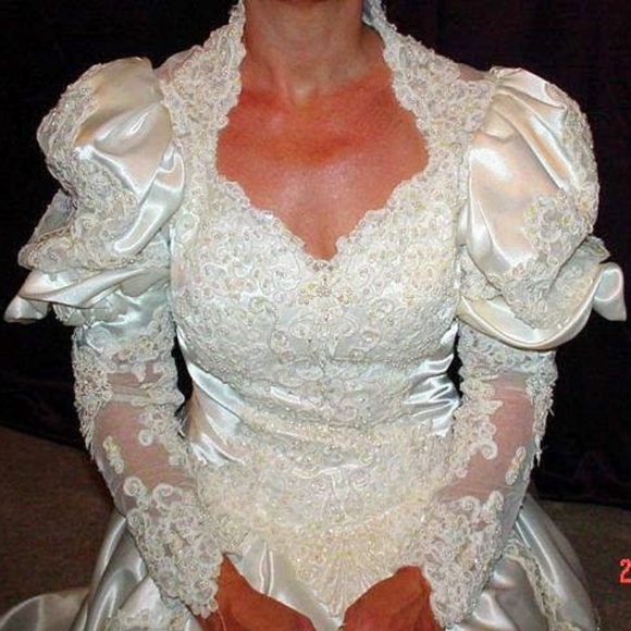NEVER WORN Vintage Mori Lee  wedding dress size 10! - Picture 2 of 8